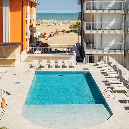 Hotel Garni' Serena Каорле Экстерьер фото