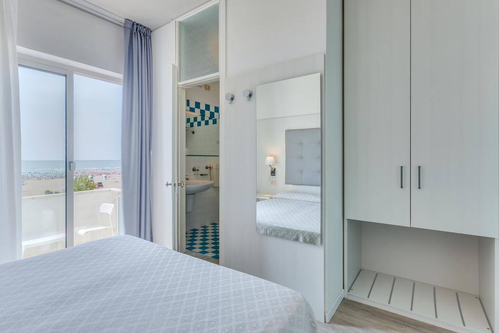 Hotel Garni' Serena Каорле Экстерьер фото