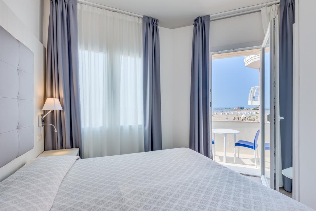 Hotel Garni' Serena Каорле Экстерьер фото