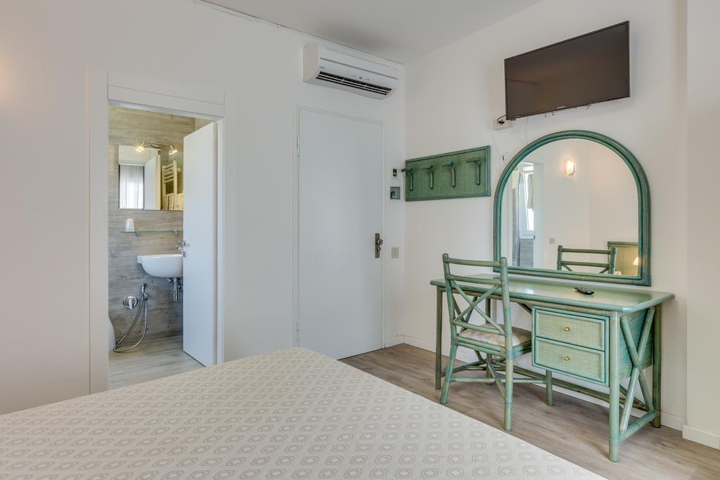 Hotel Garni' Serena Каорле Экстерьер фото