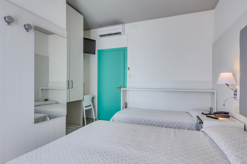 Hotel Garni' Serena Каорле Экстерьер фото