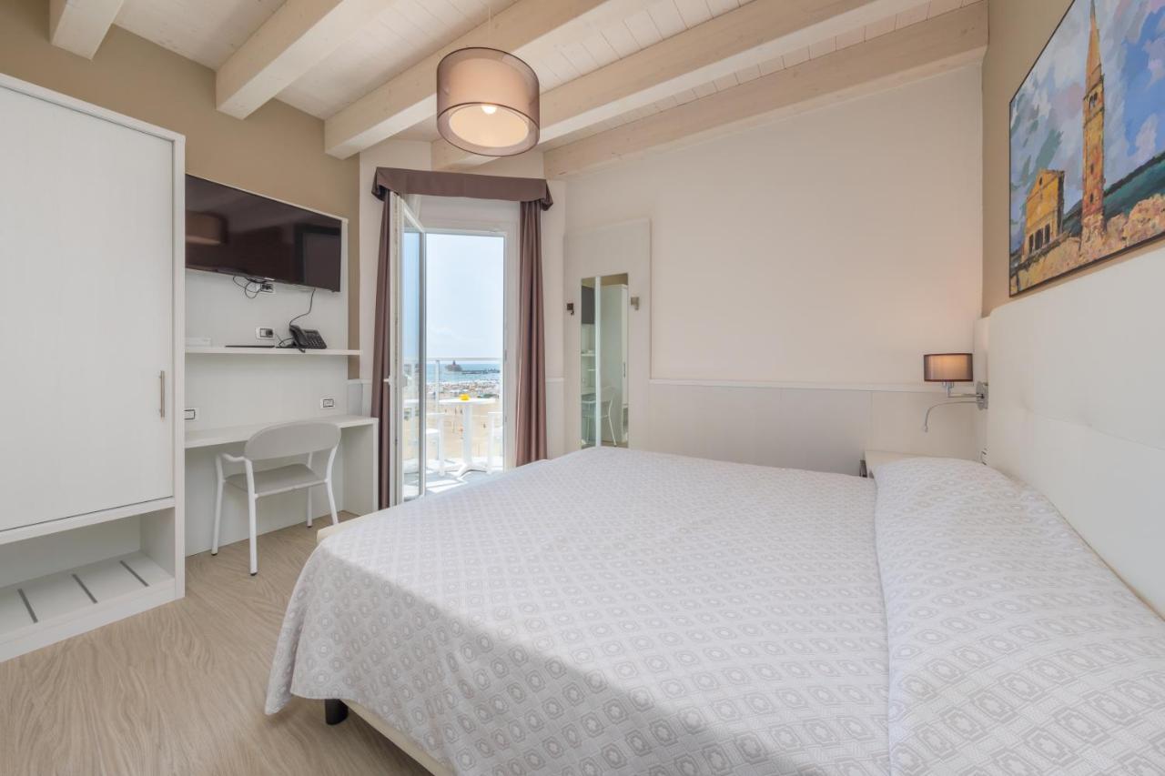 Hotel Garni' Serena Каорле Экстерьер фото