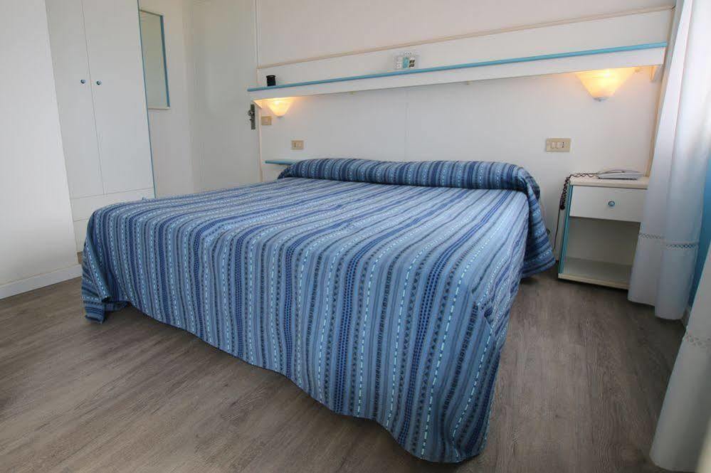 Hotel Garni' Serena Каорле Экстерьер фото
