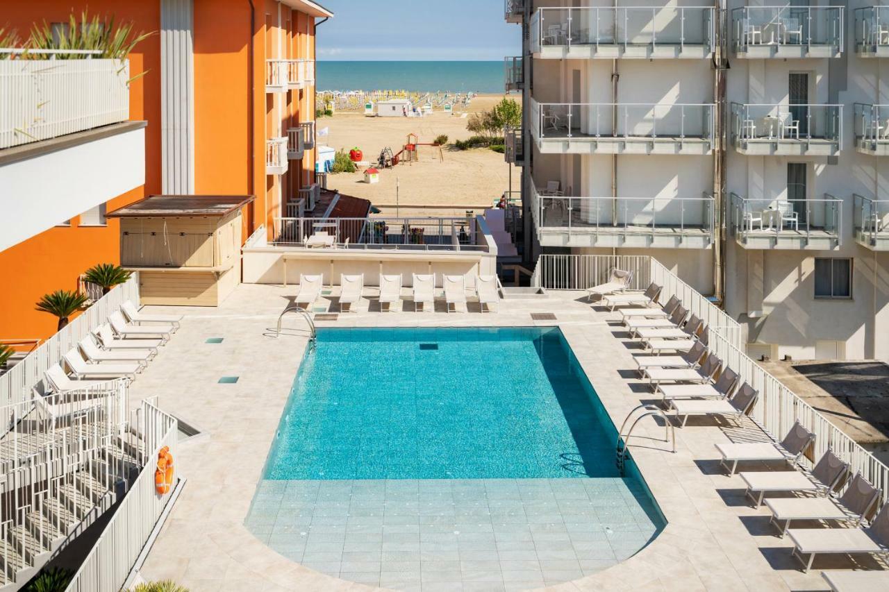 Hotel Garni' Serena Каорле Экстерьер фото